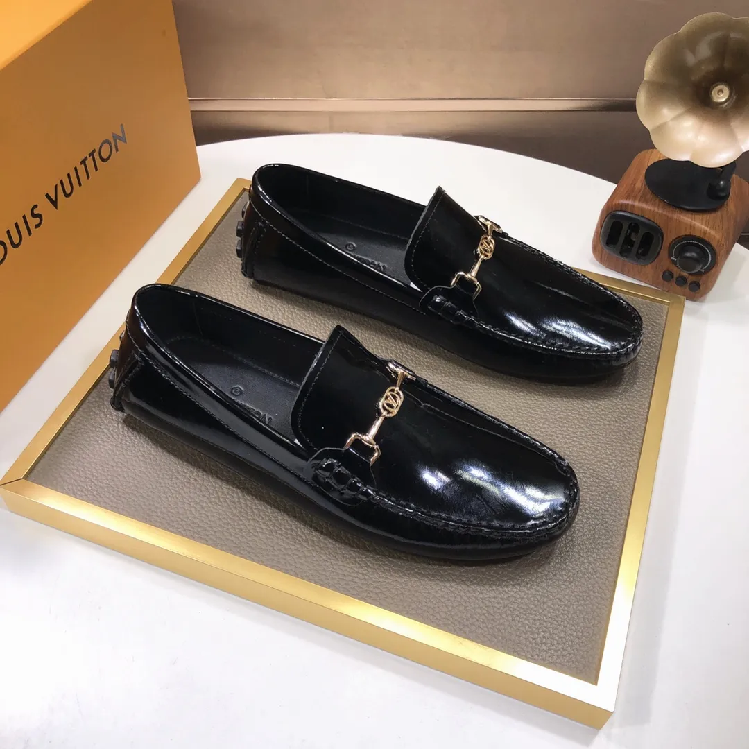 Men's men's shoes 💰420💰 [LV Doudou Shoes] (sheepskin lining) new model is on the market, available on the official website. The new Doudou shoes are processed into single-color materials, and the uppers are made of imported cowhide material. The body of the shoe is fully hemmed with mark thread, and is lined with imported original cowhide leather. The elegant shoe shape is super suitable for all-matching, and the size is 38-44.